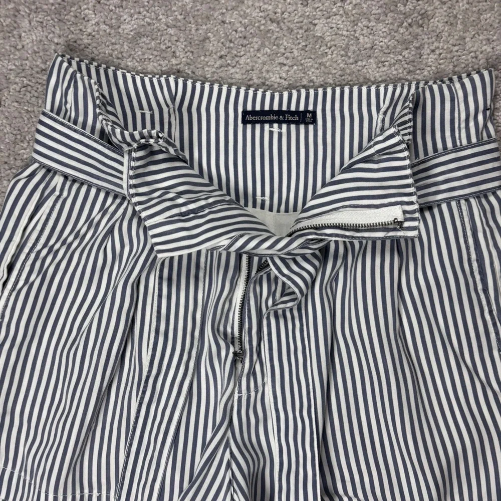 Abercrombie & Fitch Blue White Striped High‎ Rise Paperbag Waist Belted Shorts M